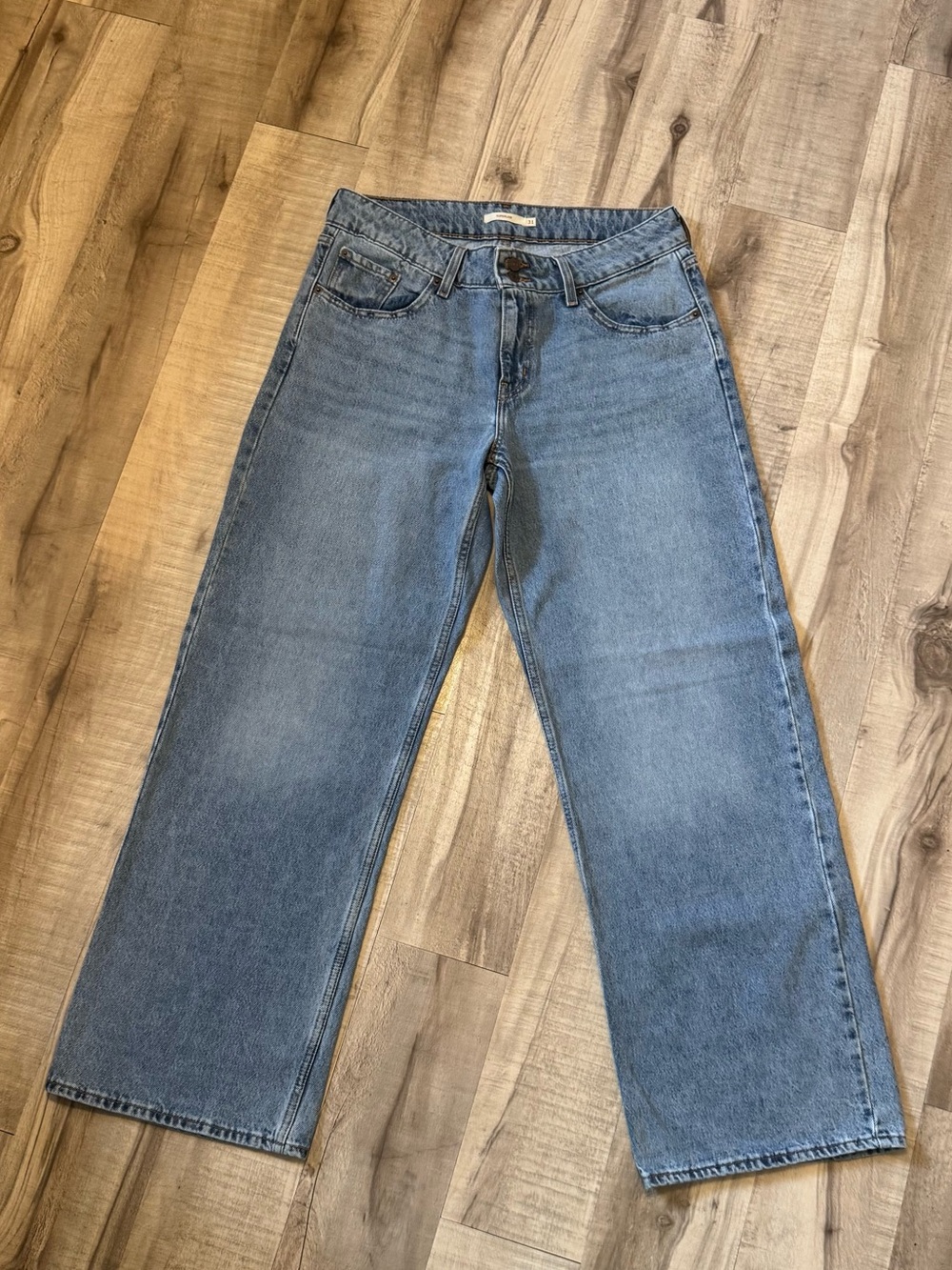 Women’s Levi’s Super Low Double-Button Relaxed Fit Jeans NWOT - Picture 3 of 7